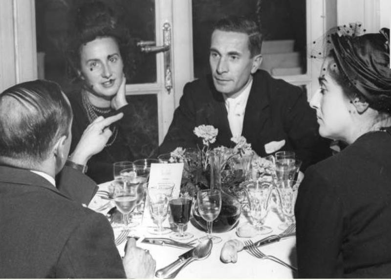 BUZZATI – Precipitando tra drink e caffé