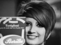 Mina, dar voce alla pasta